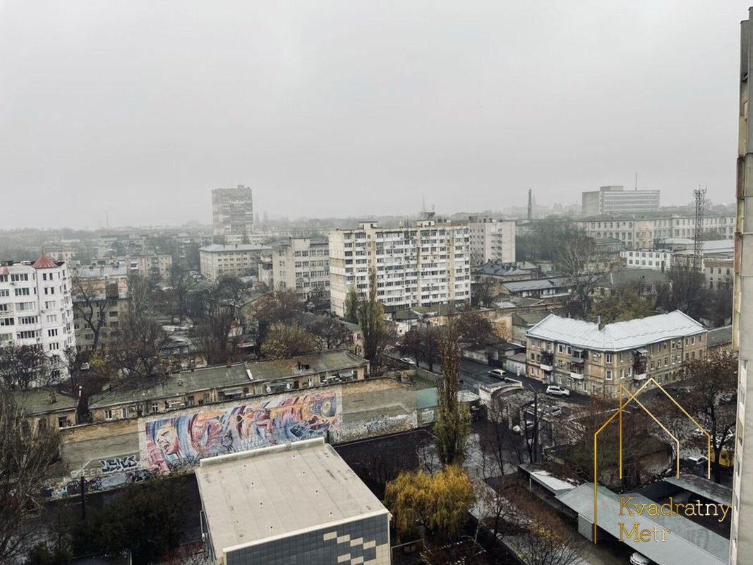 Терміново!!!! 3- кімнатна квартира з капітальним ремонтом! Близкість до центру! — photo 11