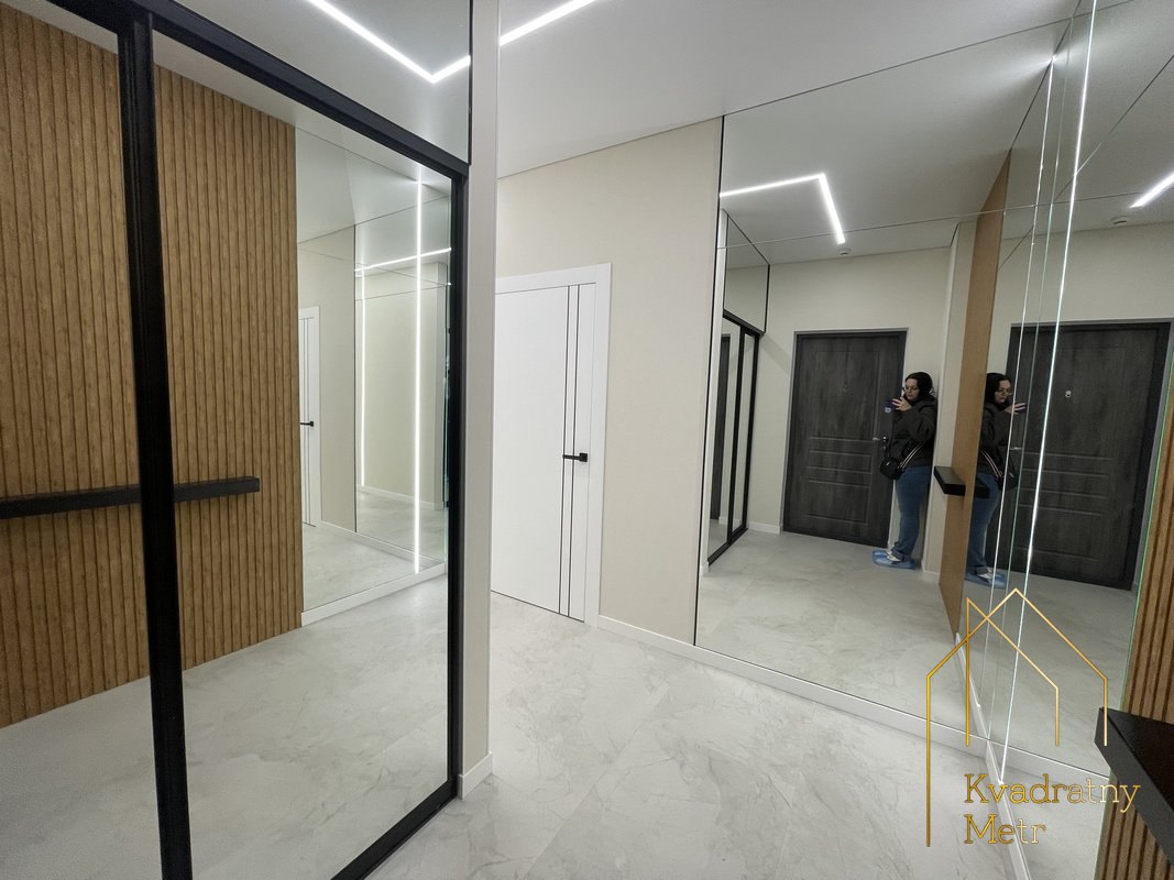 Продам видовую ЖК 'Акрополь-3' 2-ком. квартиру — фото 9